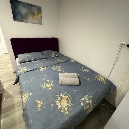Georgeous Lux Purple Apartman Foča